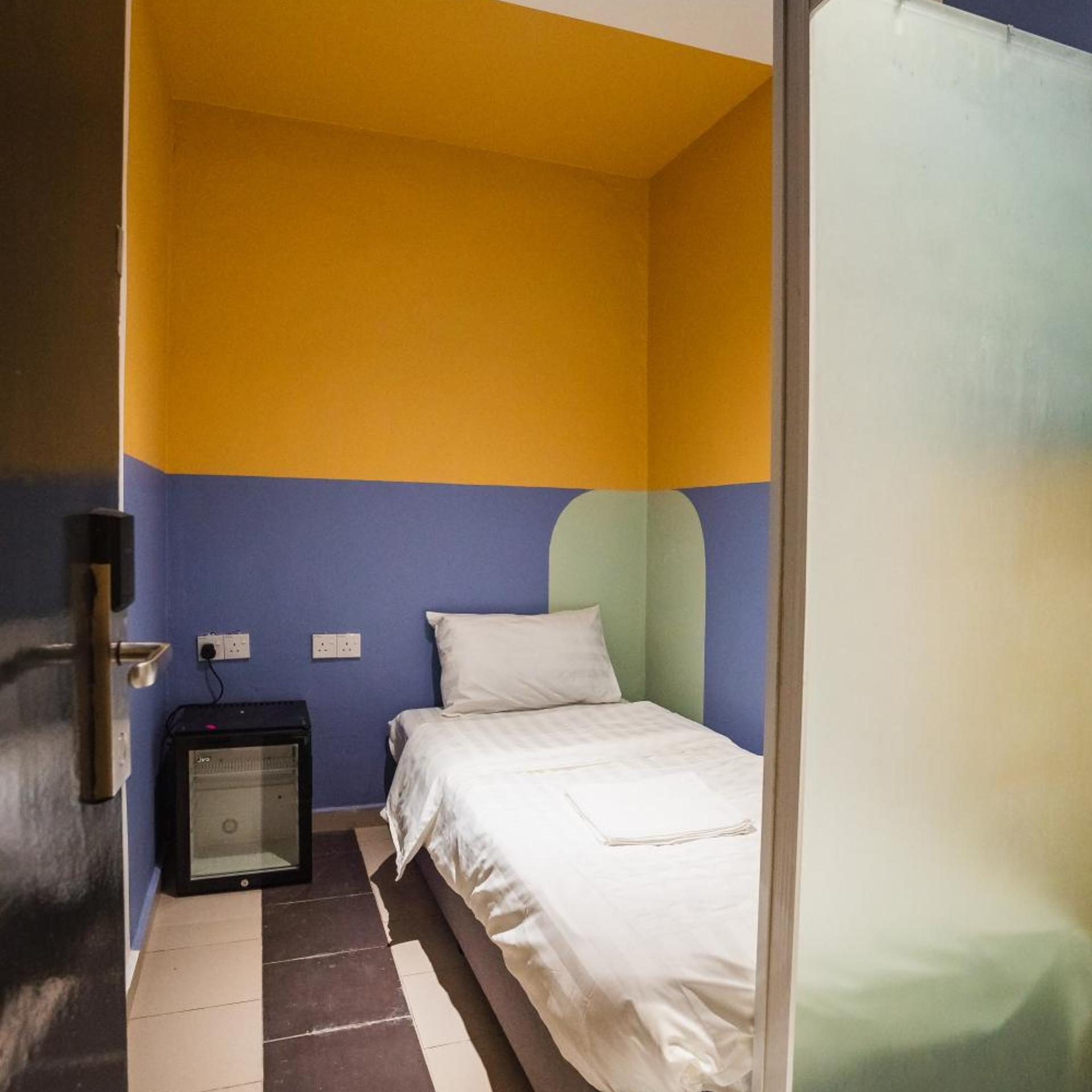 OYO 90028 Ragula Hotel 24/45