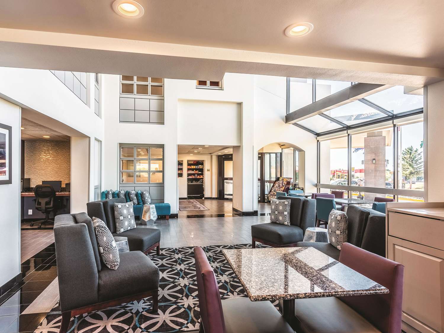 La Quinta Inn and Suites by Wyndham Colorado Springs North 13/18