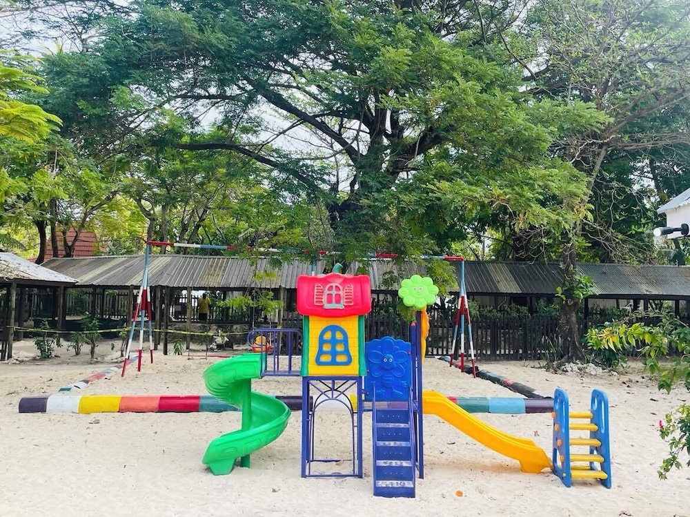 Nakelo Treasure Island Resort and Spa 25/46
