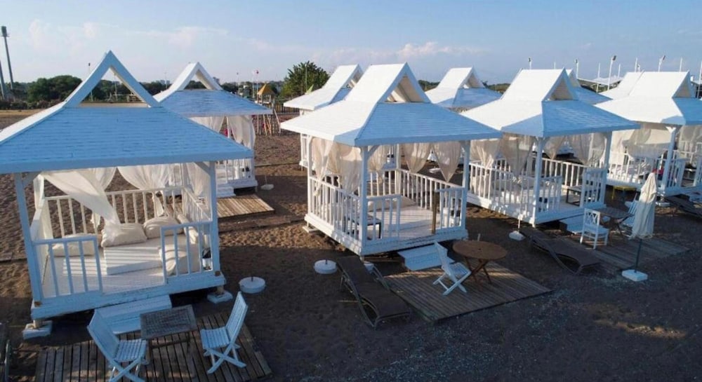 Sun Suites 28/41