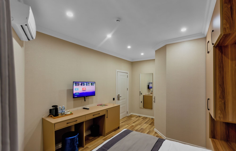 Hillside City Center Hotel 45/68