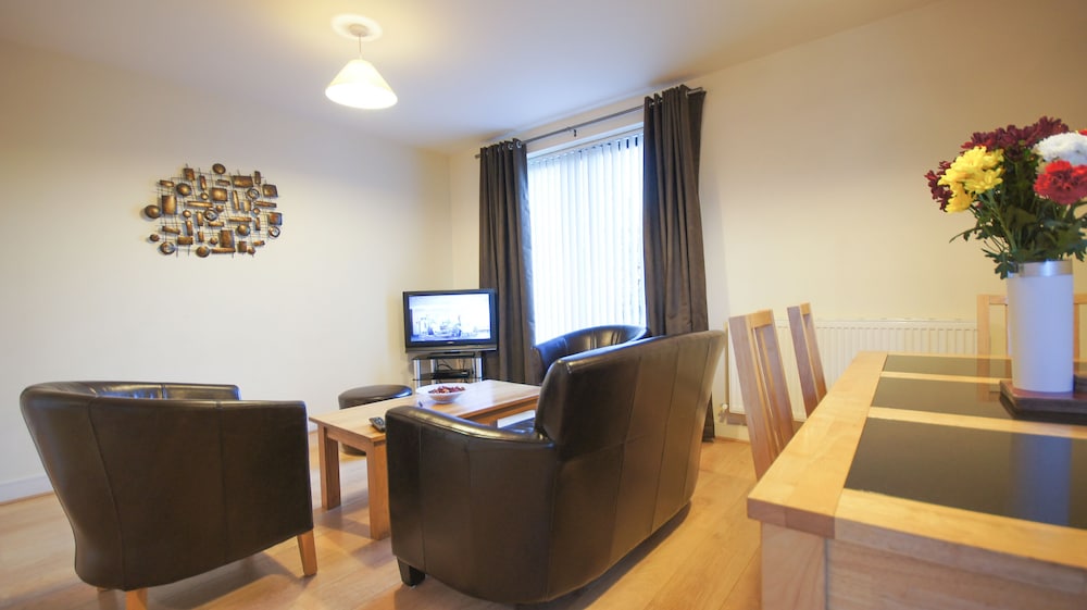 Crompton Court 34/38