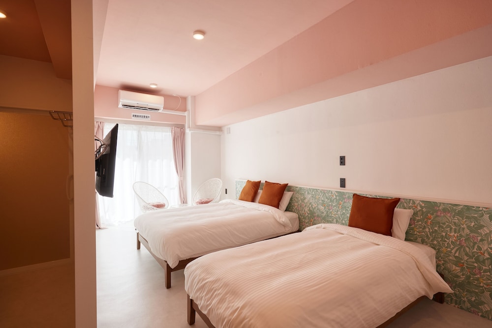 Universal, Tila, 1 Double and 1 Single Bed