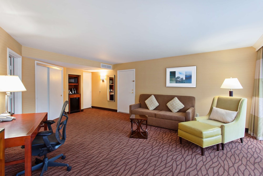 Hilton Garden Inn Monterey 36/58