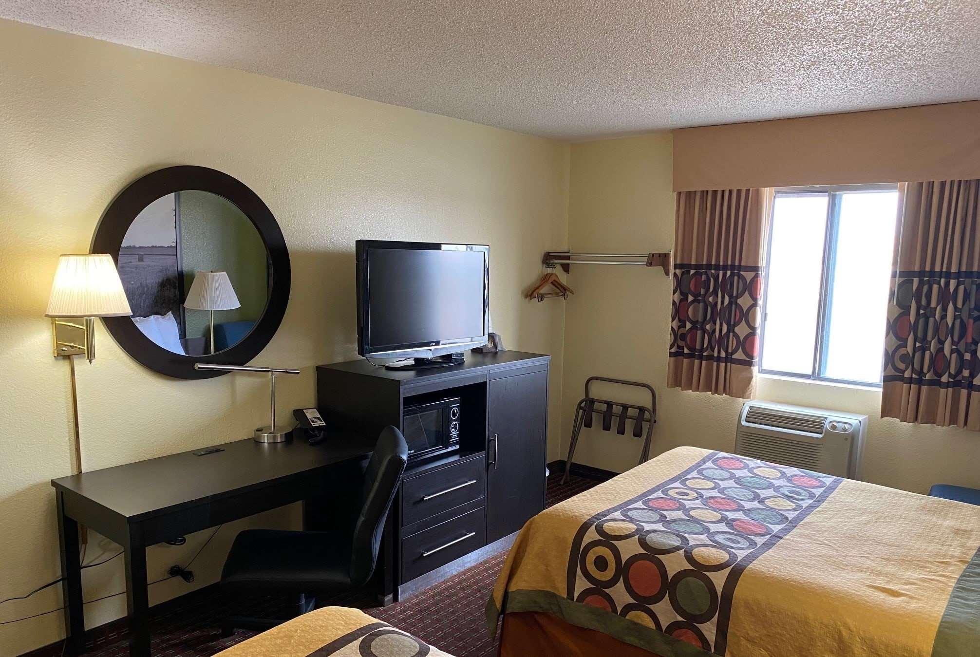 Efficiency, 2 Double Beds