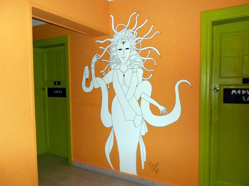 Zeus Hostel 12/39