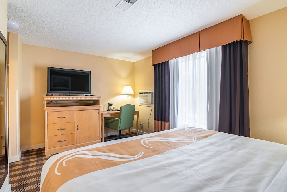 Quality Inn North Conway, NH 11/33