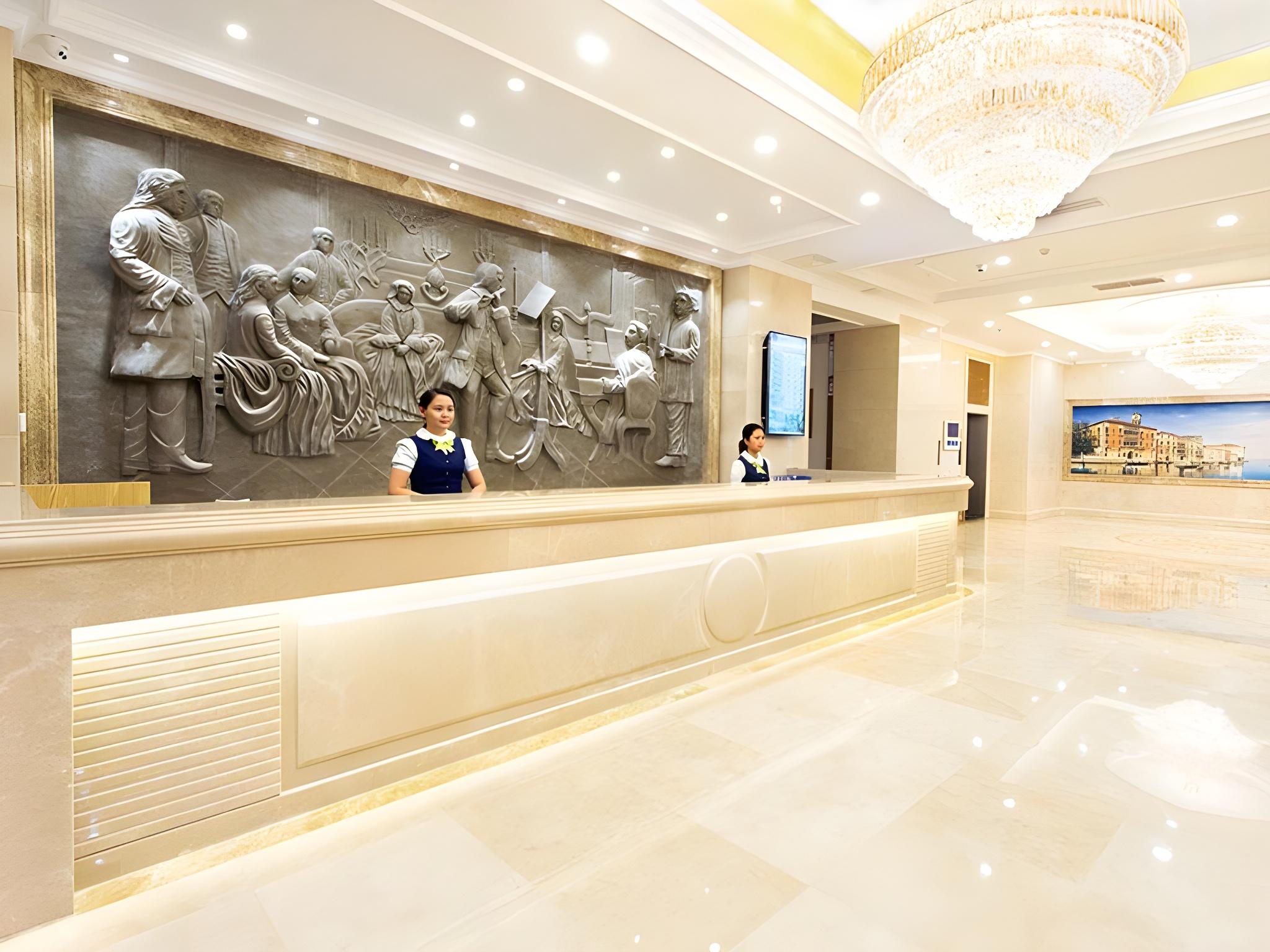 Vienna Hotel (Chengdu Chunxi Road Tianfu Square Metro Station) 10/33