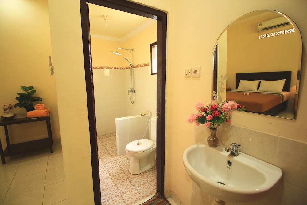 Lovina Beach Hotel 23/65