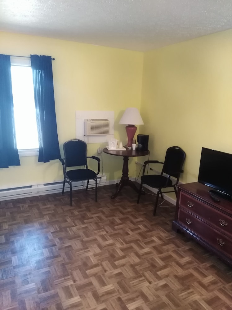 Econo Lodge Hornell 29/41