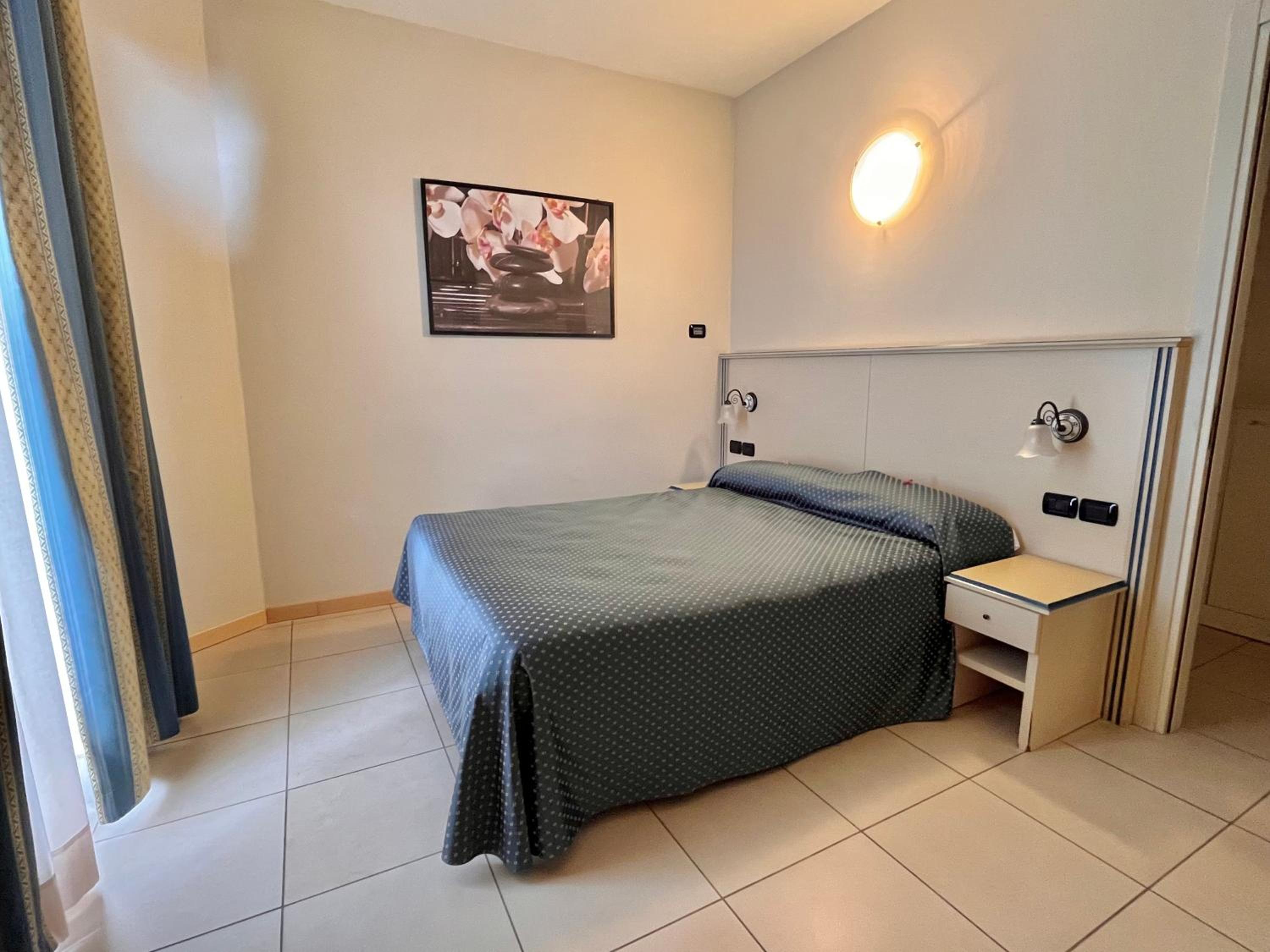غرفة عائلية بشرفة، Hotel Lovere Resort And Spa 2/6