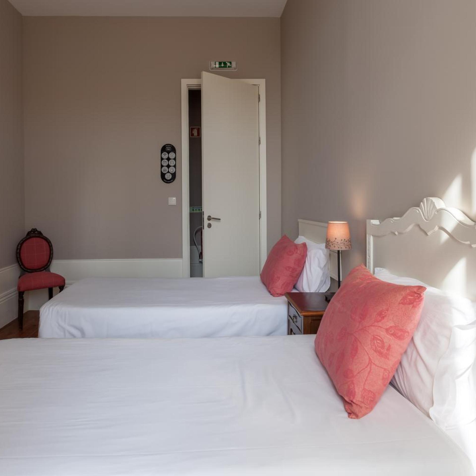 Room, Twin Beds, External Bathroom