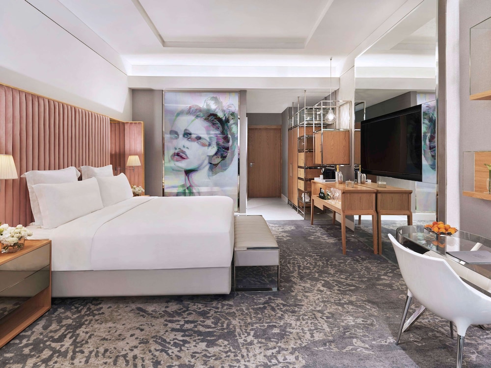 SLS Dubai Hotel and Residences 31/75