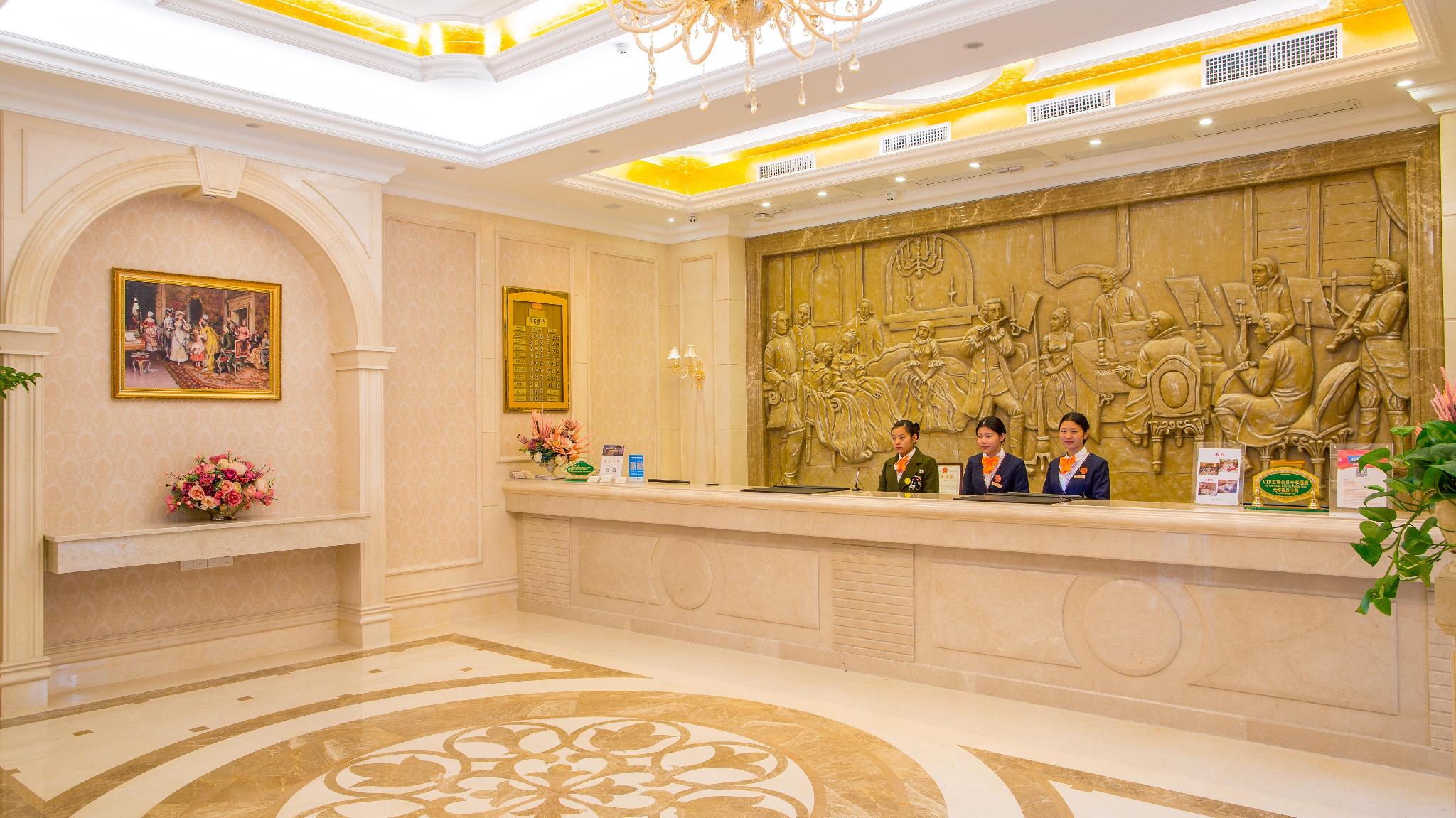 Vienna Hotel (Wuhan Lingjiaohu Wanda Metro Station) 17/54
