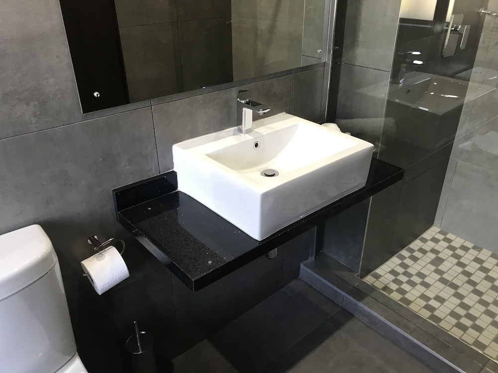La Orchard Hotel 30/34
