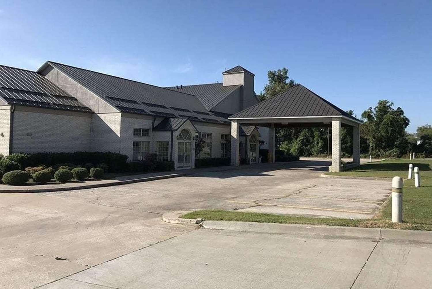 Days Inn by Wyndham Grove 7/11
