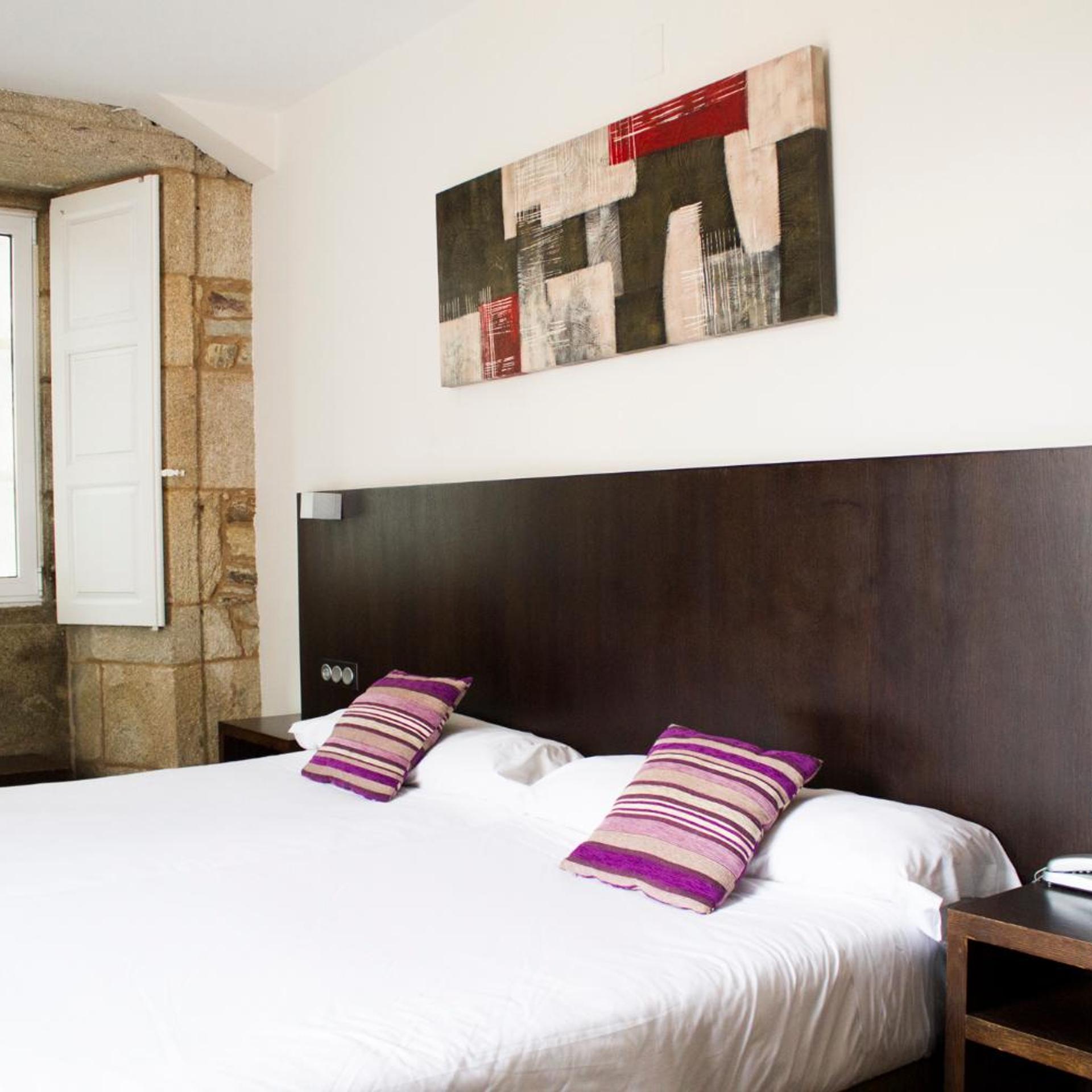 ROOM, DOUBLE OR TWIN BED