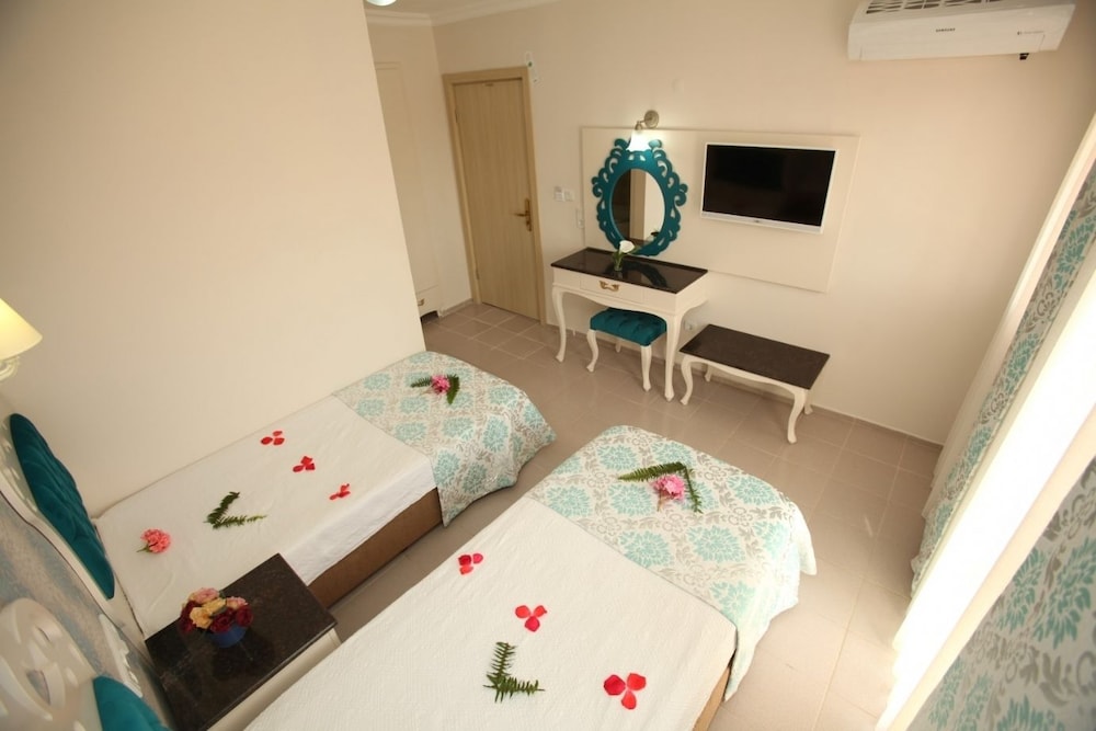 Turk Hotel 15/46