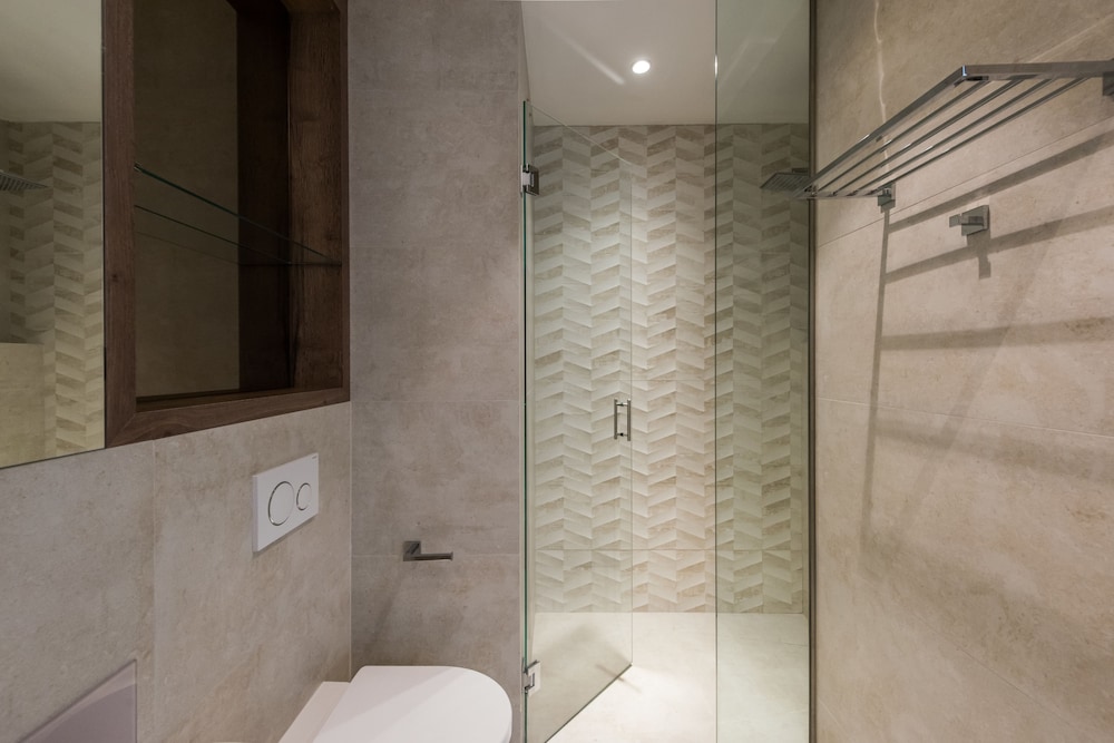 The Garden Suites 39/42