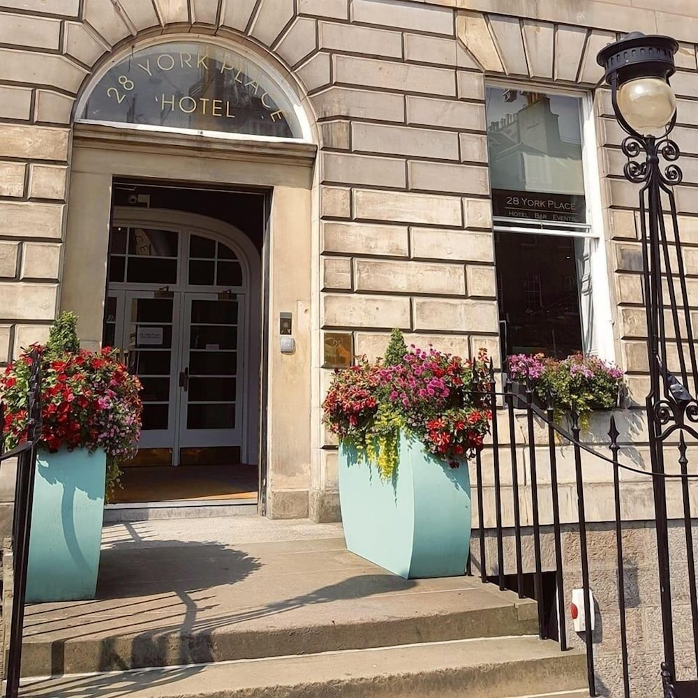 28 York Place 9/56