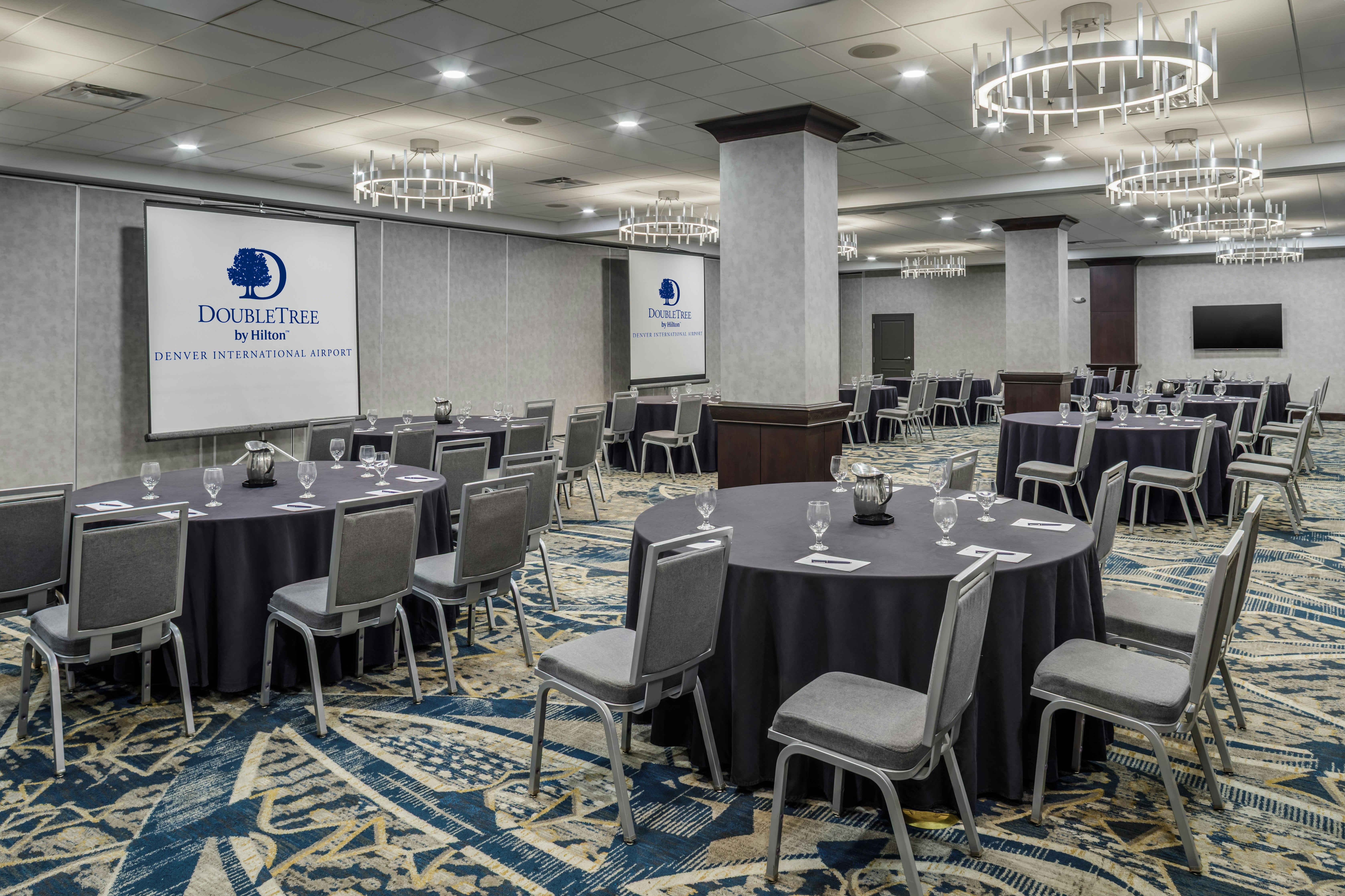 DoubleTree by Hilton Denver International Airport (ex. Holiday Inn Hotel And Suites) 40/45