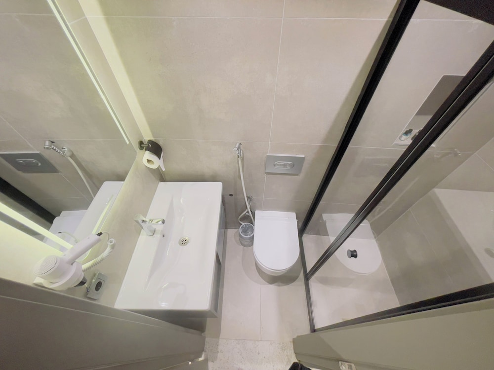 Aymira Suites 36/40