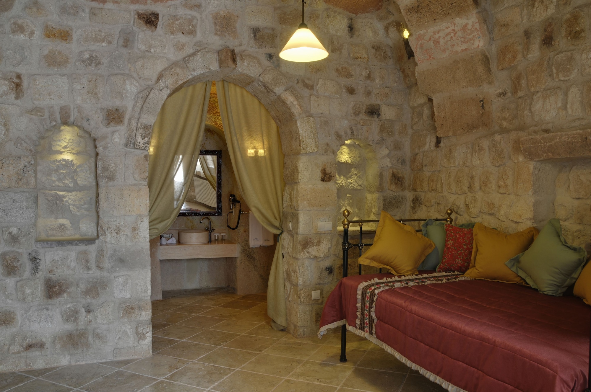 SUITE, KING BED, SOFA
