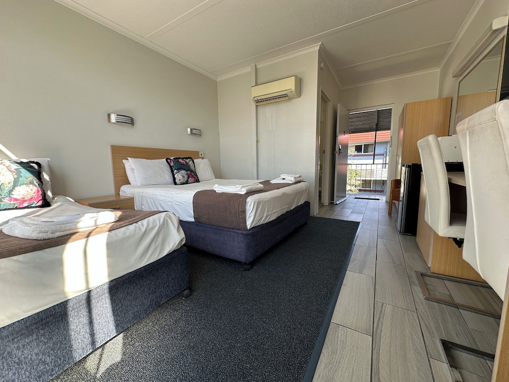 AIRWAY MOTEL 12/50
