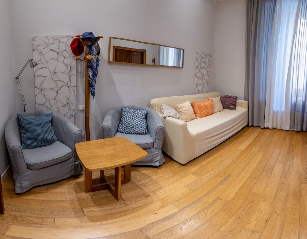 Sofia's Suites 24/46