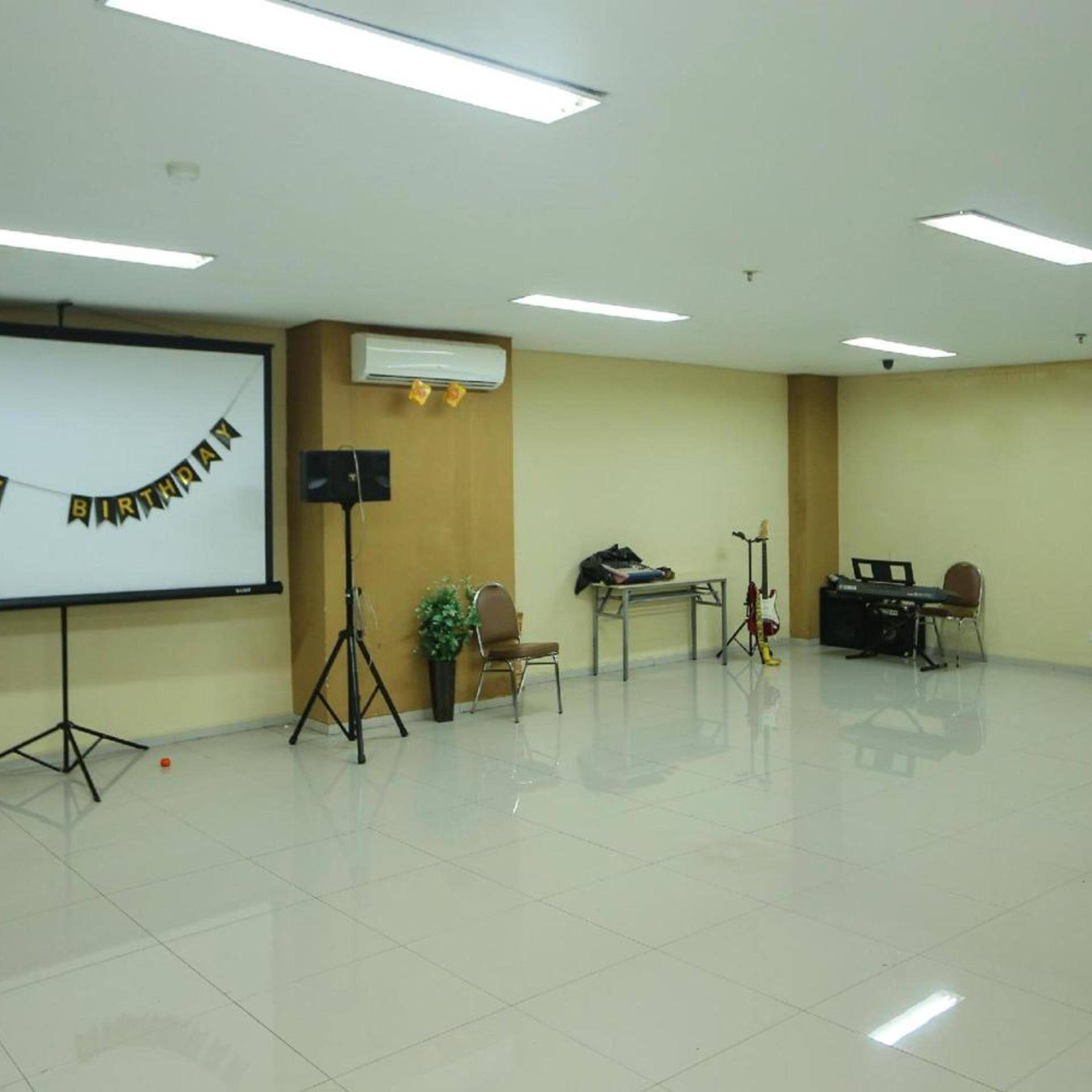 Super OYO Townhouse OAK Hotel Fiducia Pondok Gede 36/48