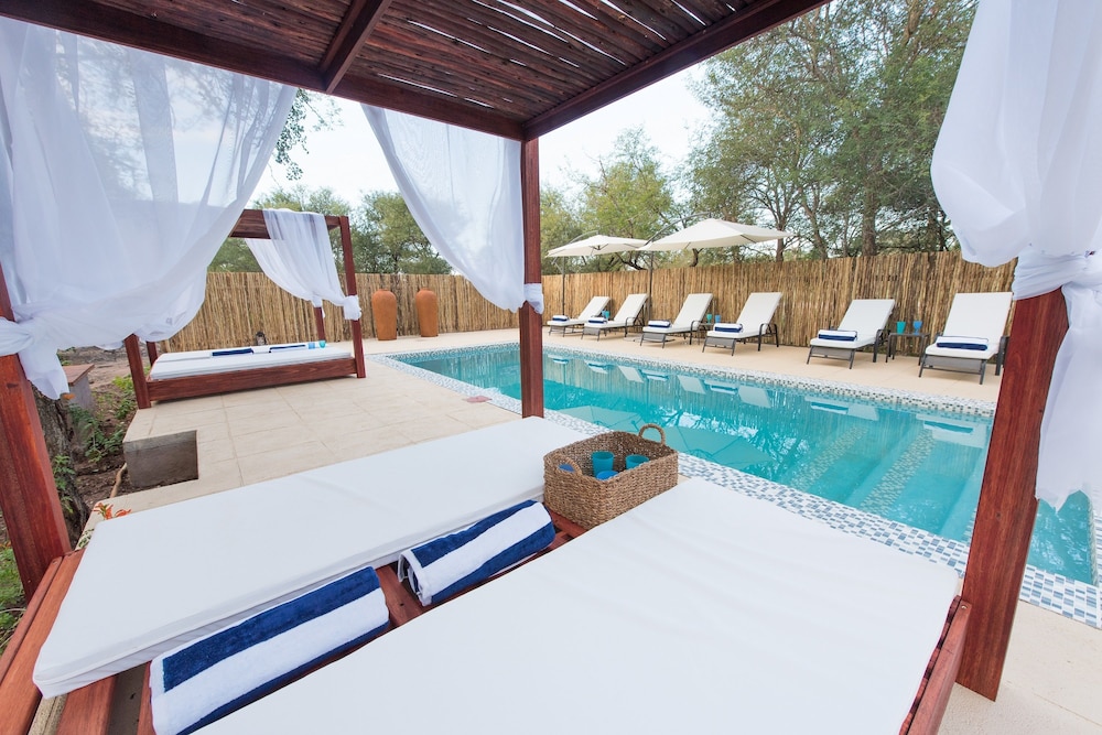 Bushbaby River Lodge 6/59