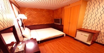 Fuchia Hotel 16/40