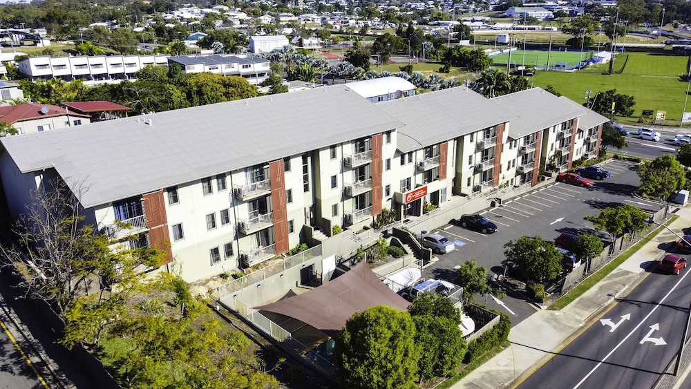 Gladstone Downtown Central Apartment Hotel 2/48