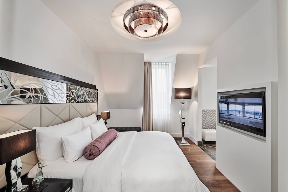 Roomers Berlin, Autograph Collection 19/42