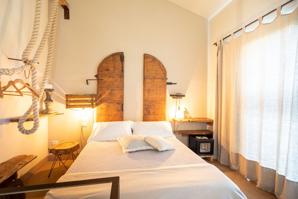 1 Bedroom, Comfort, King Bed, Pool View, Private Bathroom