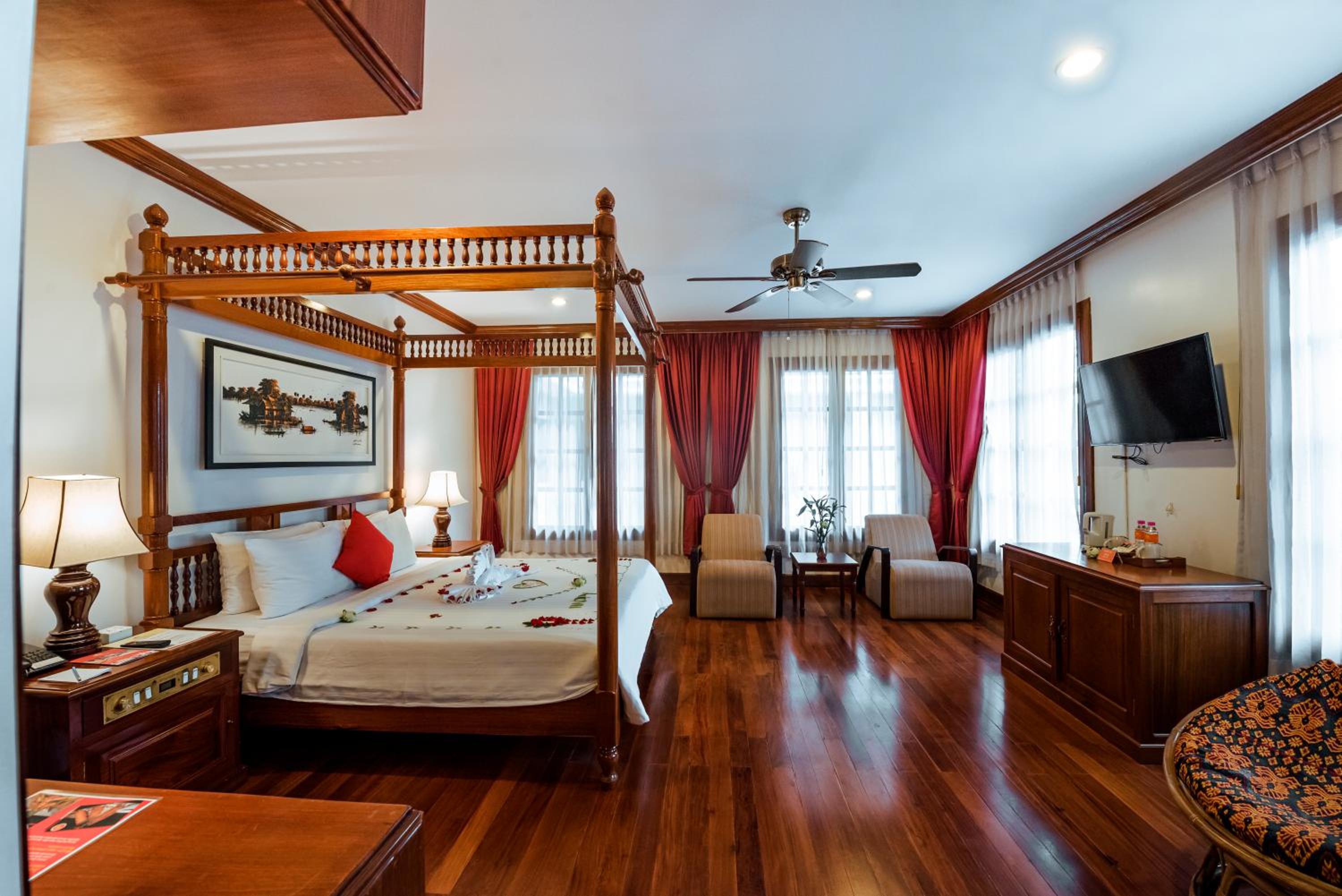Royal, Suite