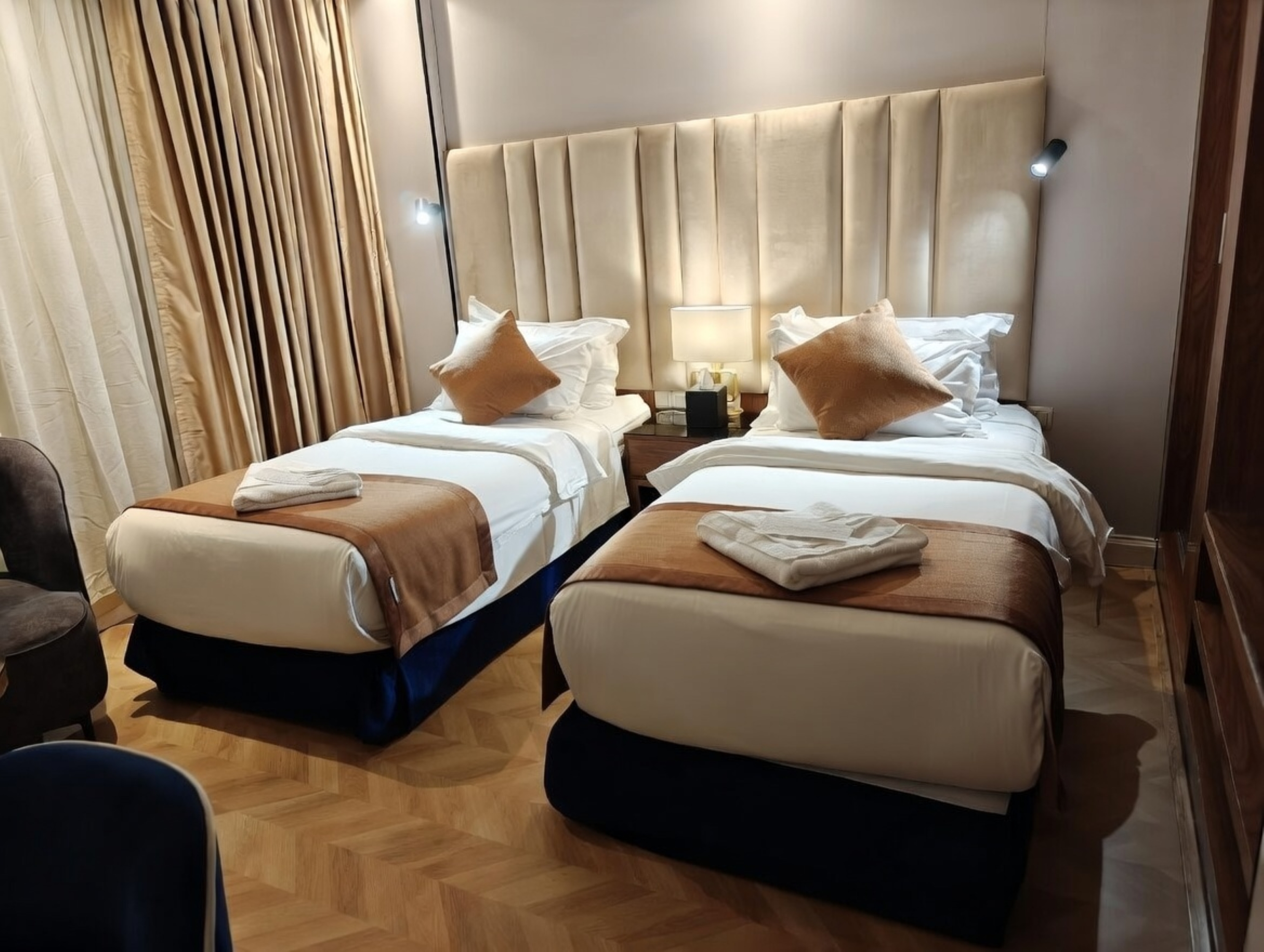 غرفة قياسية بسريرين منفصلين، Smayah Residence 3/10