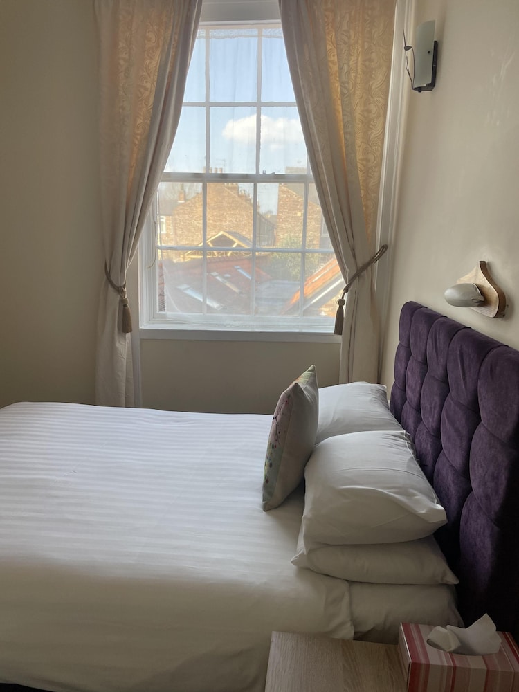OYO Diamonds Inn 62/70