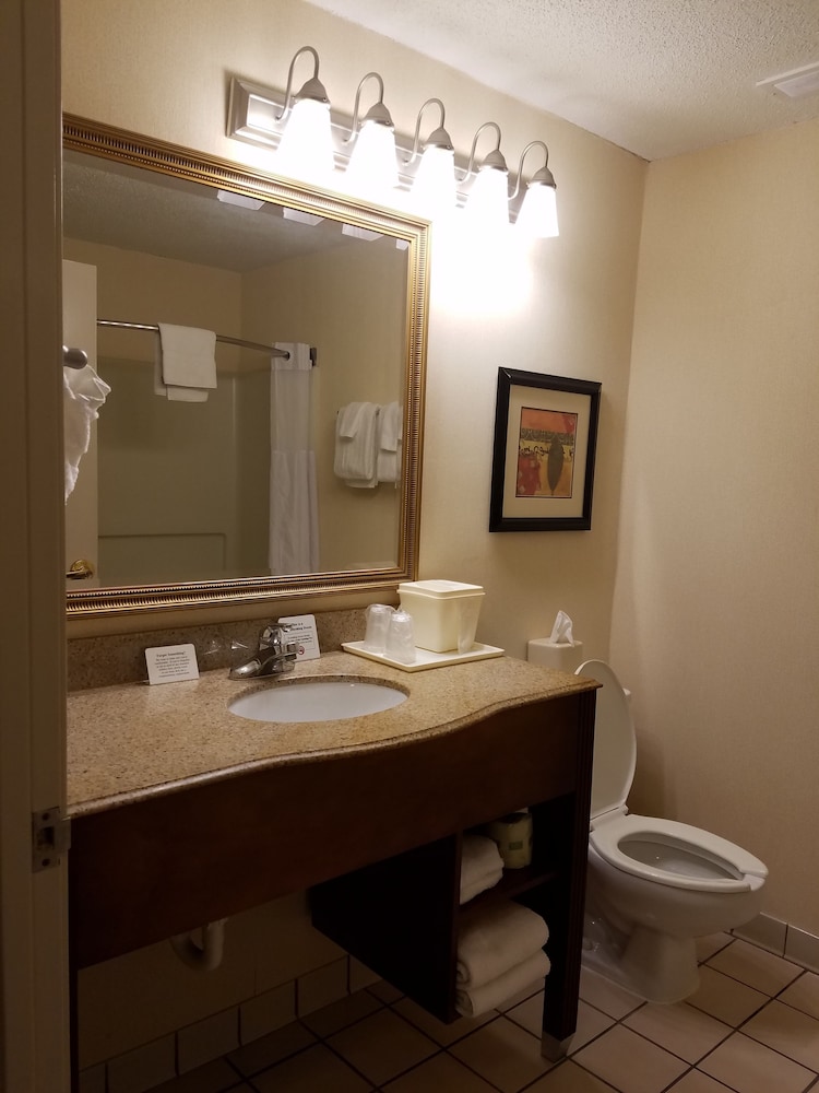 Quality Suites Paducah KY 53/57