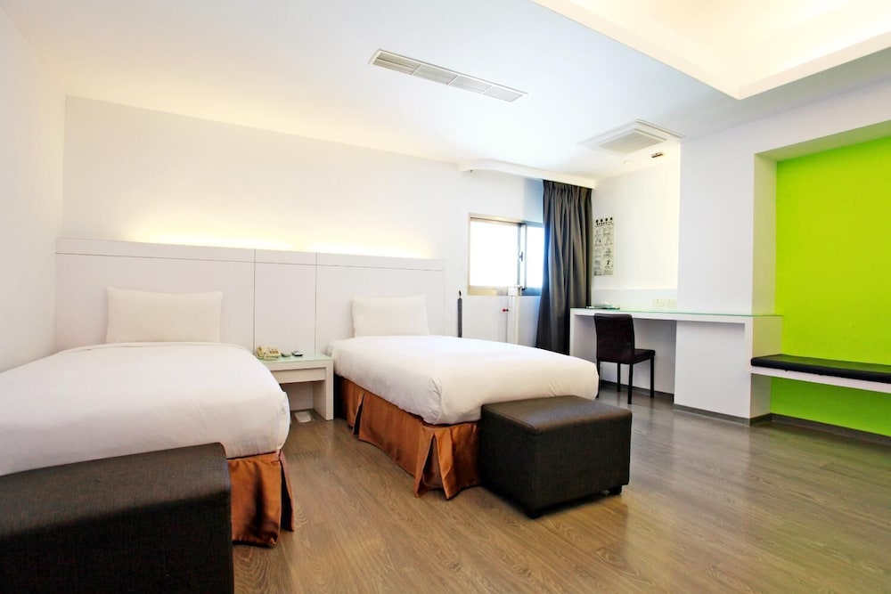 Yes Hotel 18/36