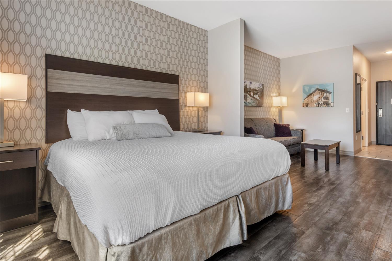 جناح بسرير كينج مع أريكة، Best Western Plus Saint Peter 2/7