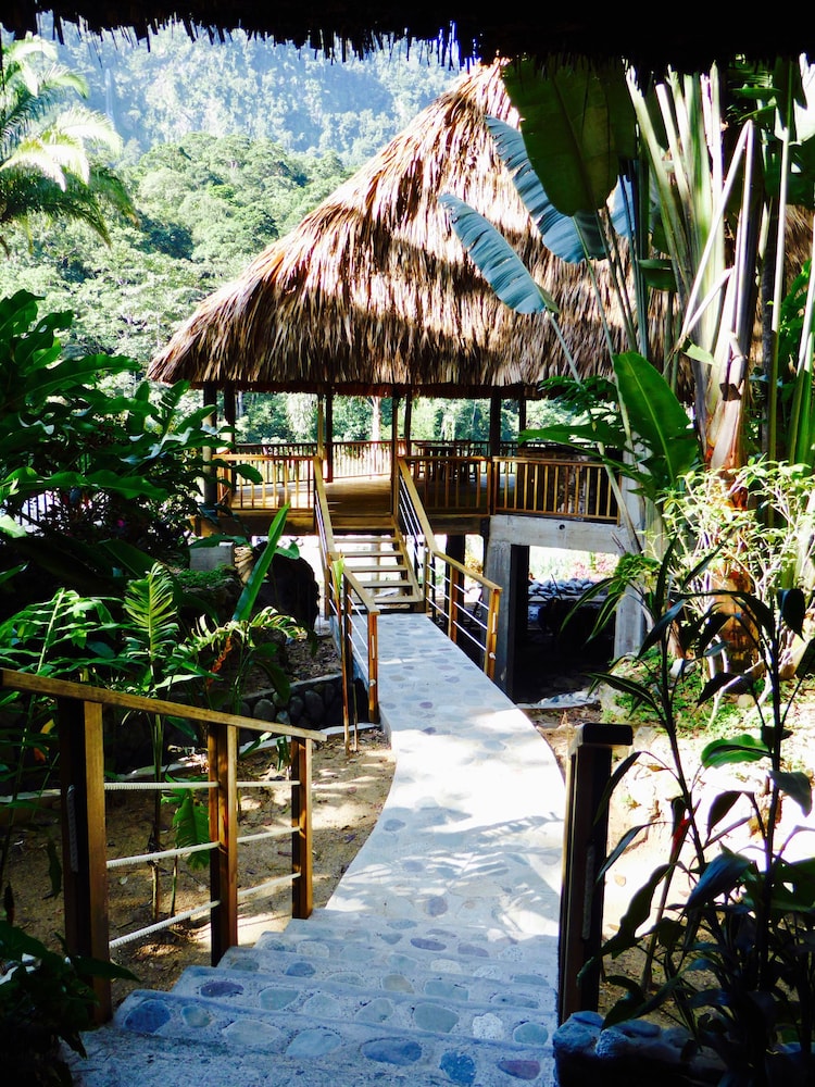 Villas Pico Bonito 1/66
