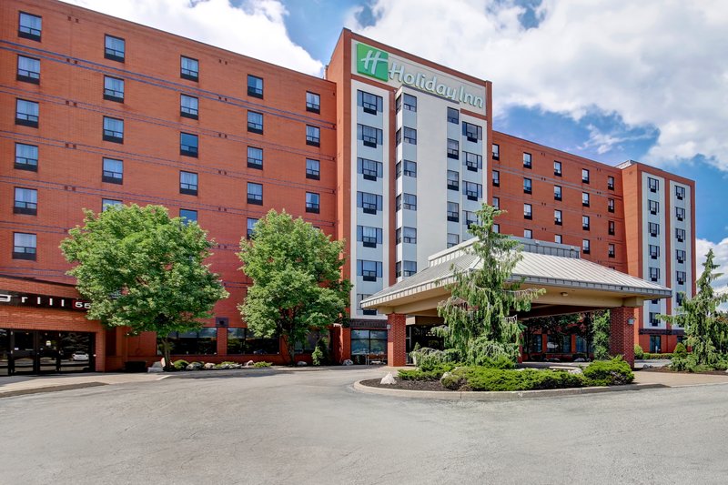 Holiday Inn Suites Windsor Ambassador Bridge 67/72
