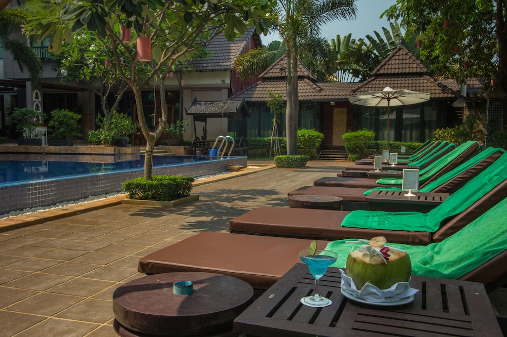 Royal Empire Hotel 47/50