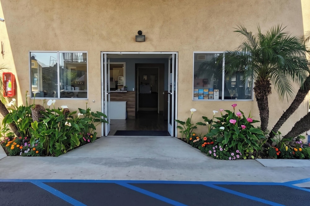 Del Playa Inn Oxnard Near Camarillo 33/45