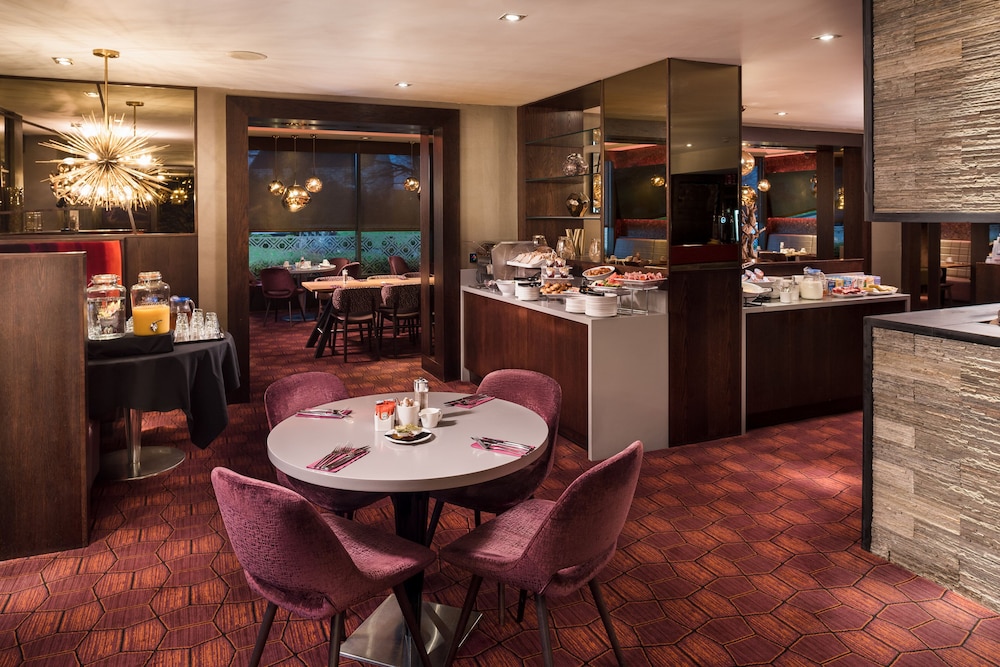 Carlton Hotel 48/61