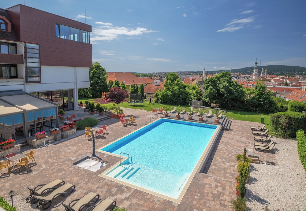 Hotel Sopron 72/73