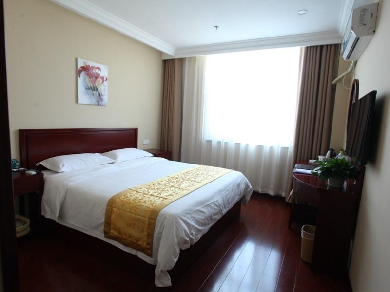 ROOM, DOUBLE BED