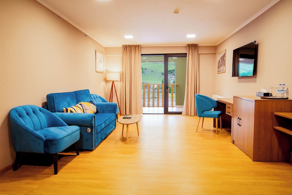 Gistola Hotel Mestia 12/19