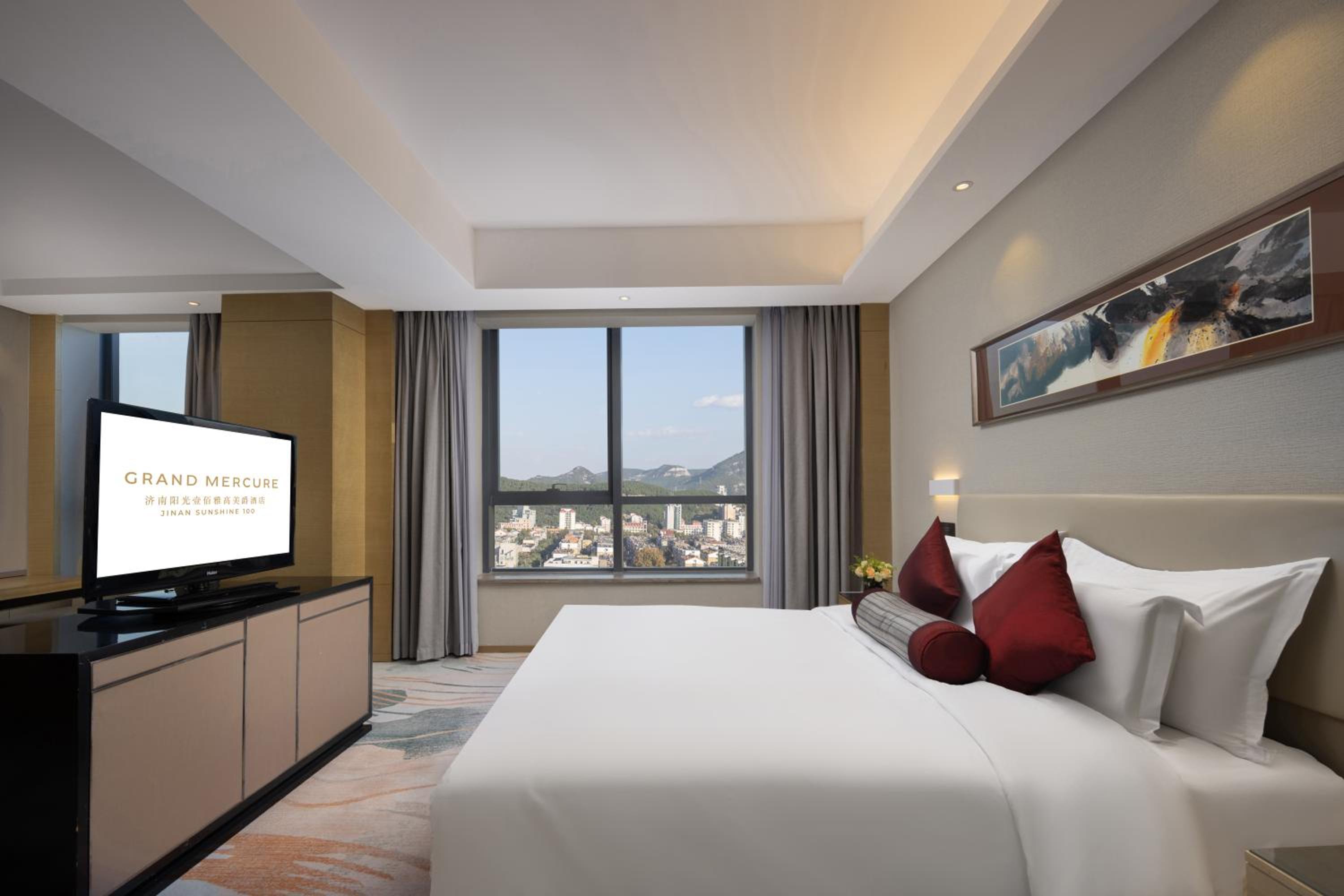 DELUXE, KING BED